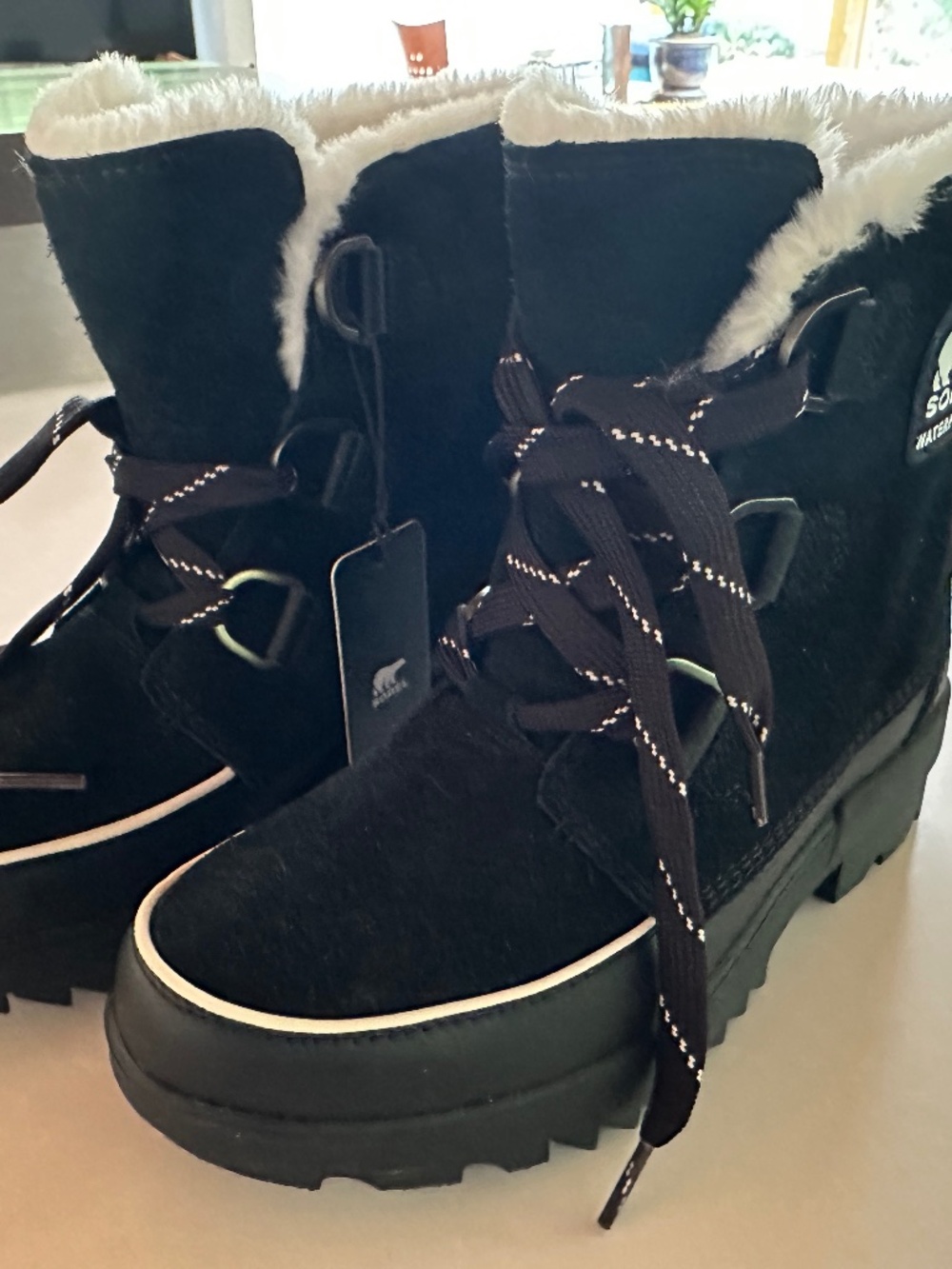 Sorel Tivoli IV black women's size 9 new